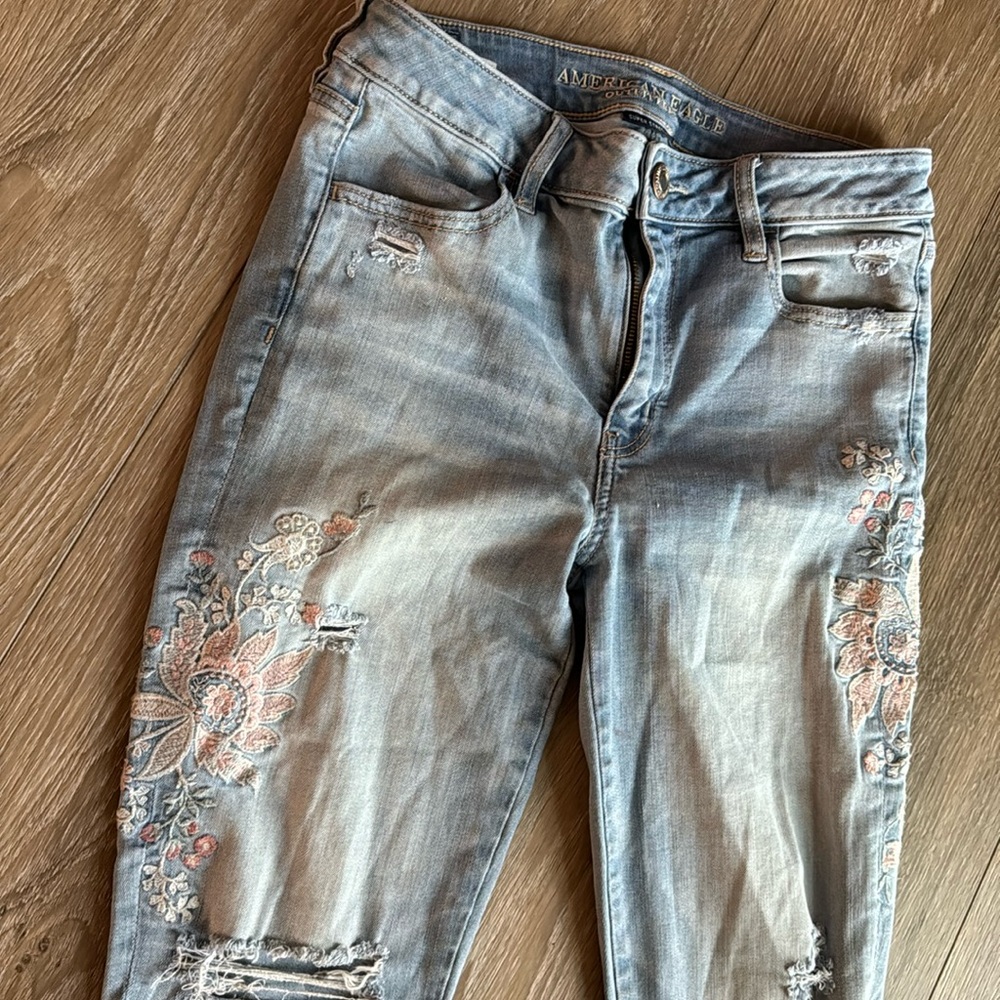 American Eagle Skinny jeans with floral embroidery